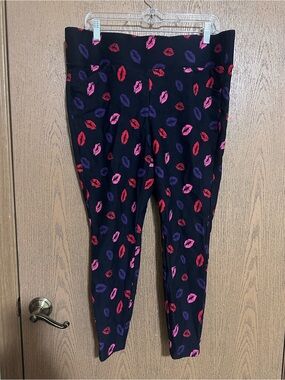 Torrid Pixie Lips Print Pocket Skinny Ankle Pants Size 2R 18/20